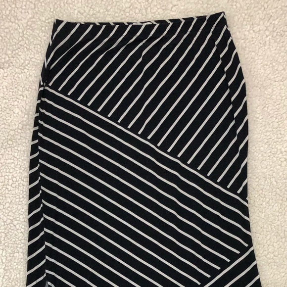 Maxi Skirt with Side Slits - Picture 2 of 6